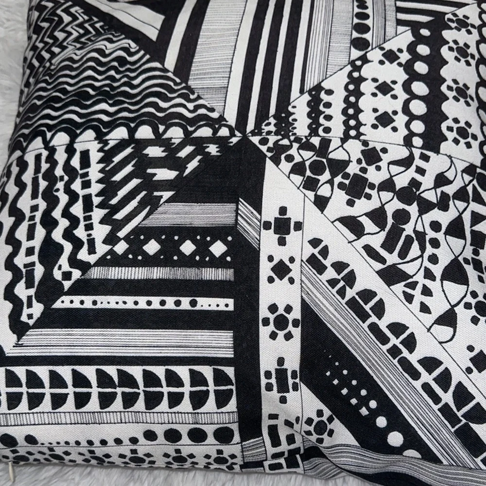 Geometric Black and White Accent Pillow‎ NWOT